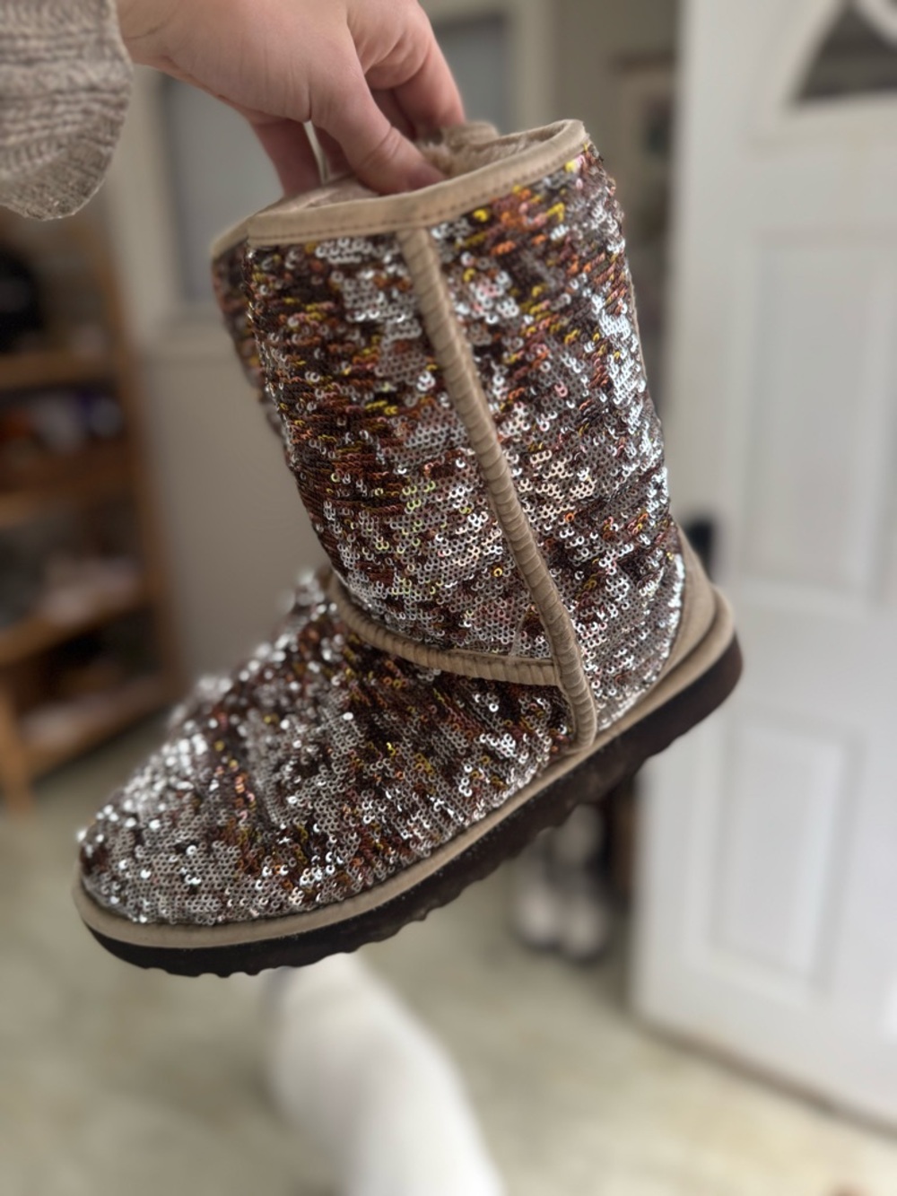 UGG Classic Short Sequin Boots – Sparkle Shearling – Size 9 ✨ - Picture 6 of 6